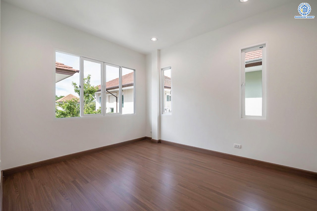 บ้านมือสองตกแต่งใหม่ โครงการ เดอะซิตี้2 พระราม5-ราชพฤกษ์ เนื้อที่ 62.5 ตร.ว. ดีไซน์ตอบทุกไลฟ์สไตล์ ฟังก์ชัน 3 ห้องนอน 3 ห้องน้ำ จอดรถได้ 2 คัน บนทำเลติดถนนใหญ่ เชื่อมต่อทุกเส้นทาง ใกล้จุดขึ้นทางด่วน "ศรีรัช" รายล้อมด้วยสิ่งอำนวยความสะดวกมากมาย